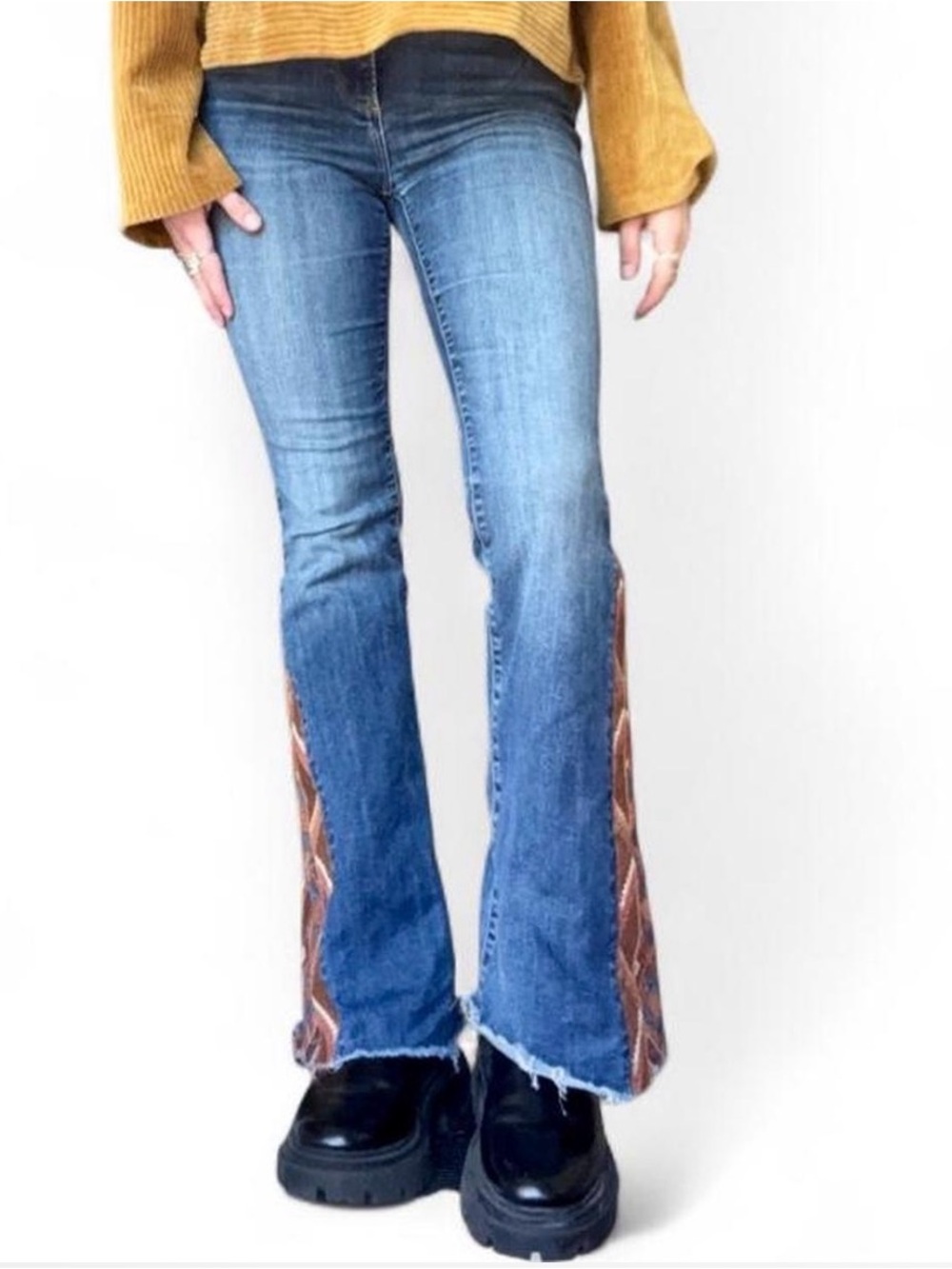Driftwood Farrah Floral Embroidered Flare Jeans 26 - Picture 2 of 12